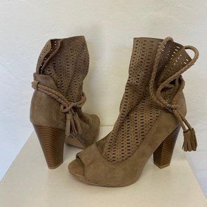 Qupid, Block heel